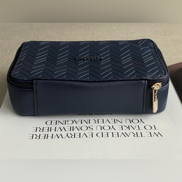 Missoni For Delta Travel /Toiletry Case/Bag Exclusive 2024 Release In Navy Blue - Picture 8 of 16